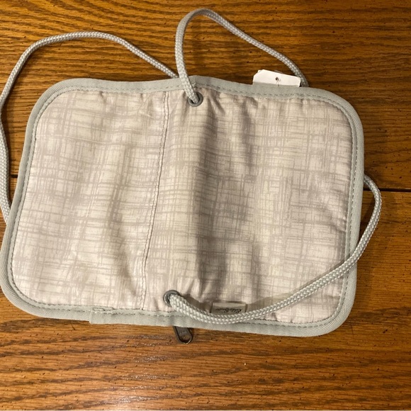 Eddie Bauer Crossbody Travel Wallet Gray - NWT - Picture 5 of 6